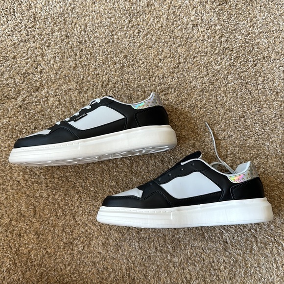 Black and White Ladies Sneakers Tennis Shoes EU Size 41 US Size 10 NWT - Picture 3 of 9